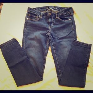 EUC American eagle low rise skinny jeans. Size 10